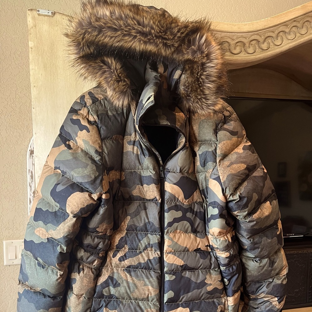 North Face Camo Ladies XXL Down Puffer Jacket